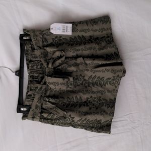 Youth Size XS Pull on Shorts. High Rise with Elastic waistband.